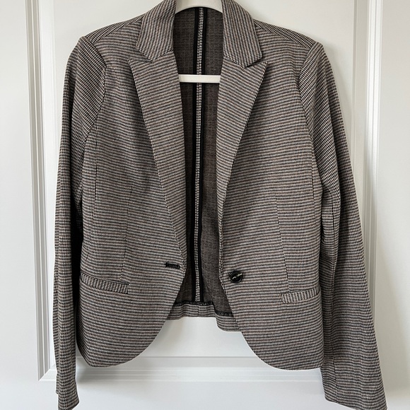 Amanda & Chelsea Jackets & Blazers - Amanda & Chelsea Houndstooth Blazer